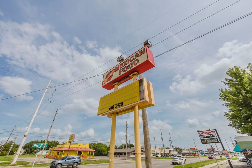 More Photos Of 503 N West St, Wichita Fast Food For Sale