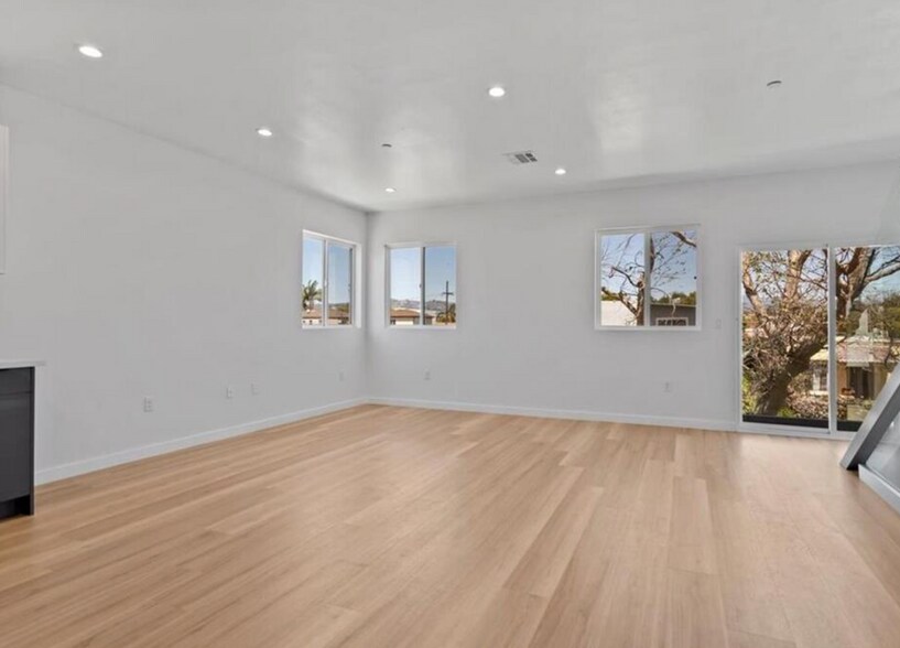 More Photos Of 5526 Blackwelder St, Los Angeles Apartments For Sale