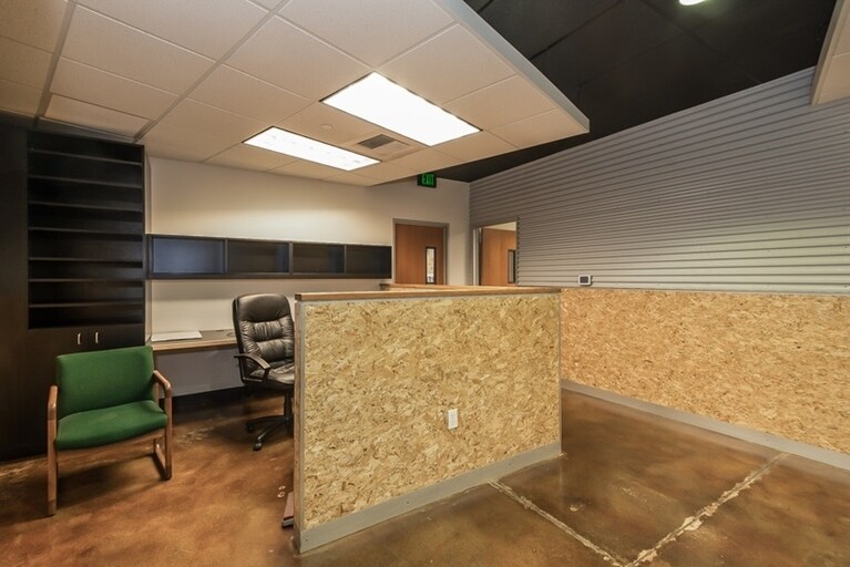 More Photos Of 13170 Spring St, Baldwin Park Warehouse For Lease