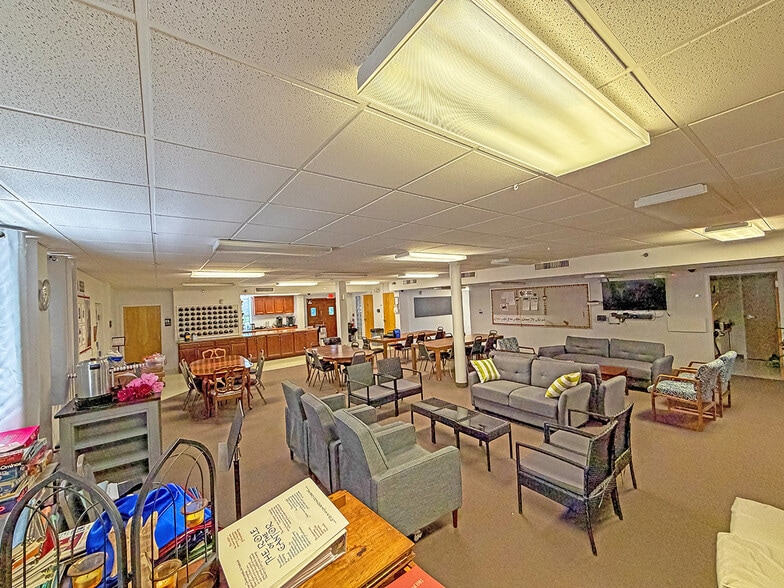 More Photos Of 401 5th St N, Saint Petersburg Religious Facility For Sale