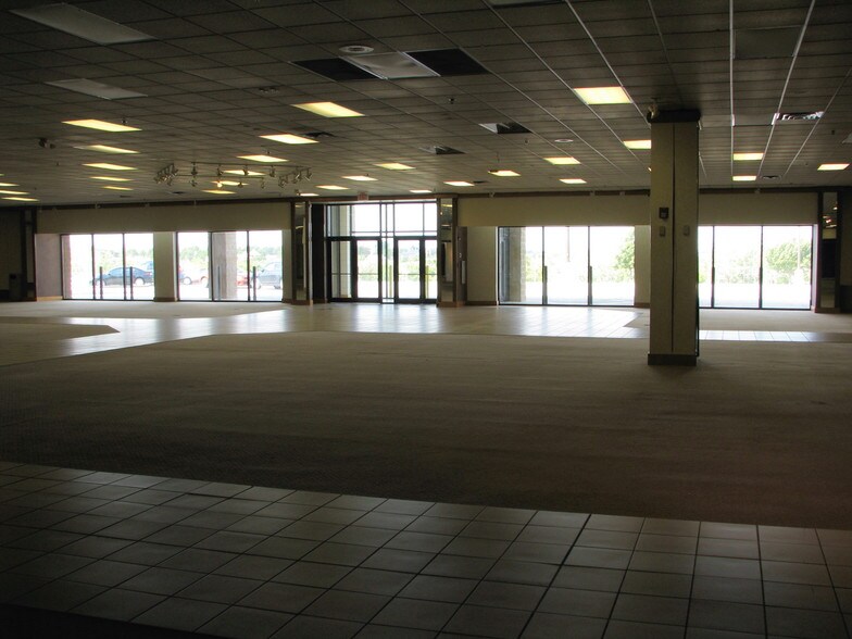 More Photos Of 4800 N Texoma Pky, Sherman Unknown For Lease