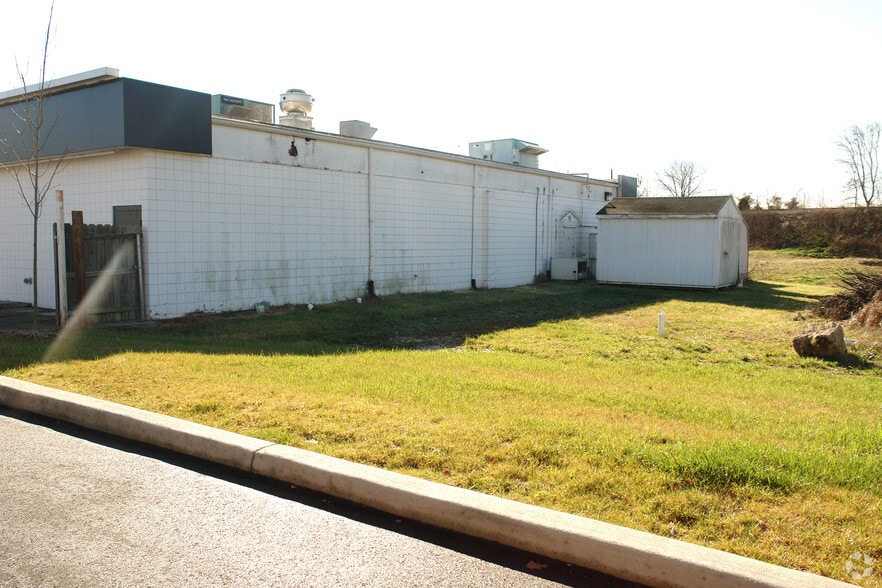 More Photos Of 11710 Dixie Hwy, Louisville Freestanding For Sale