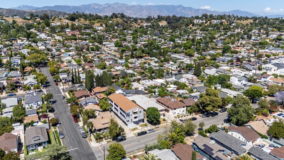 More Photos Of 5213 Meridian St, Los Angeles Apartments For Sale