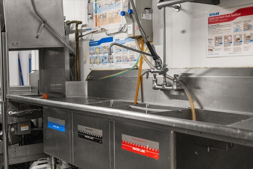 More Photos Of 454 Mountain Rd, Stowe Convenience Store For Sale