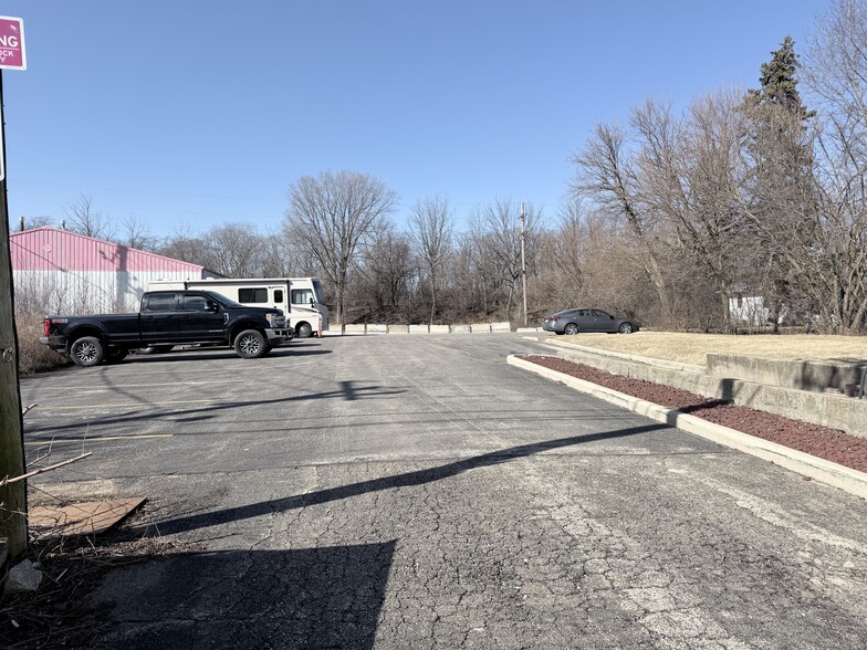 More Photos Of 395 S Locust St, Manteno Service For Sale