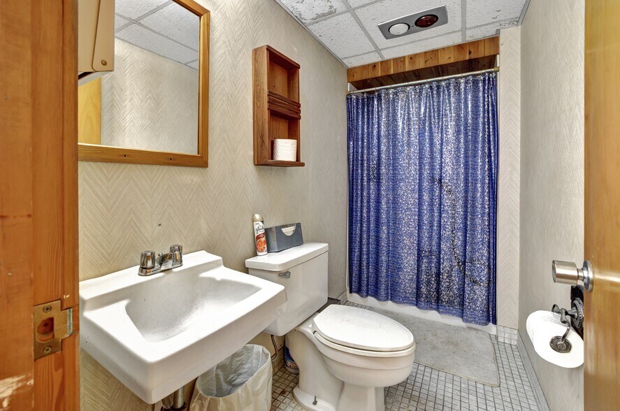 More Photos Of 15221 NE 21st Ave, Miami Warehouse For Sale