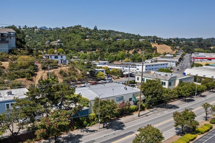 More Photos Of 40 Woodland Ave, San Rafael Service For Sale