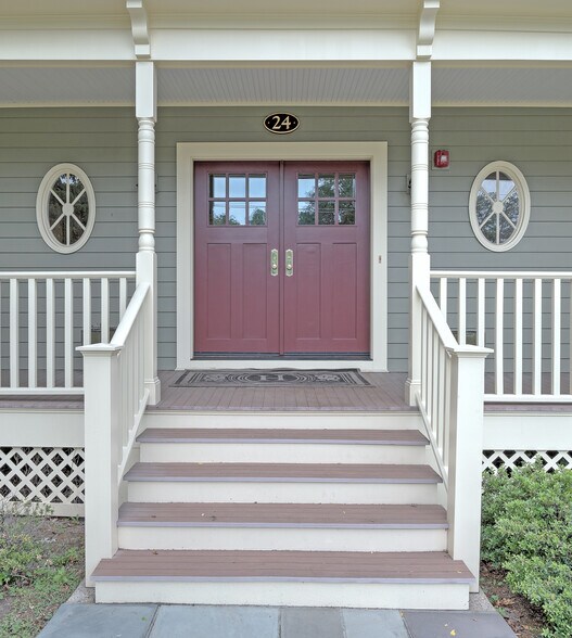 More Photos Of 24 Washington Ave, Chatham Office For Sale