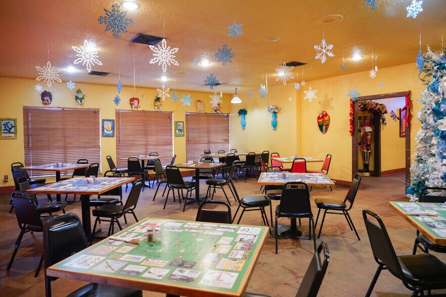 More Photos Of 1006 West Loop, El Campo Restaurant For Sale