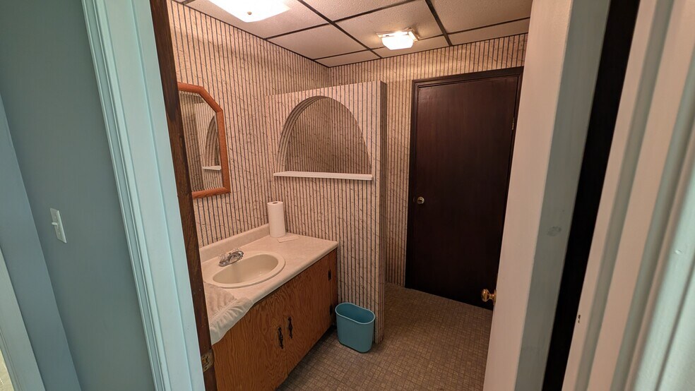 More Photos Of 11 W National Ave, Brazil Office For Sale