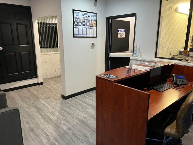 More Photos Of 9121 Woodman Ave, Arleta Storefront Retail Office For Sale