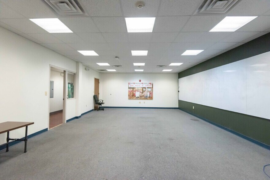 More Photos Of 913-929 Wallace St, Philadelphia Distribution For Lease