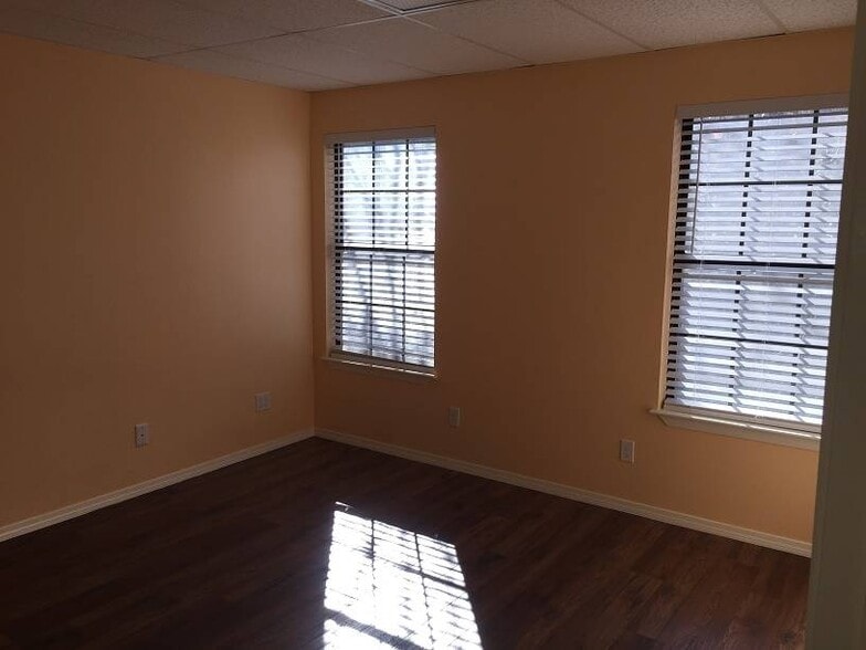 More Photos Of 13740 Research Blvd, Austin Office Residential For Sale