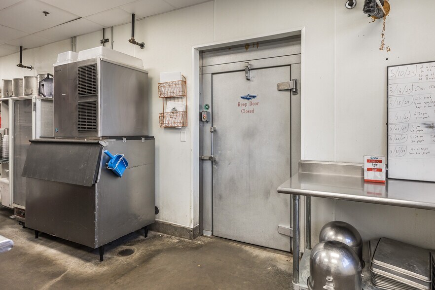 More Photos Of 7609 Hillside Rd, Amarillo Freestanding For Lease