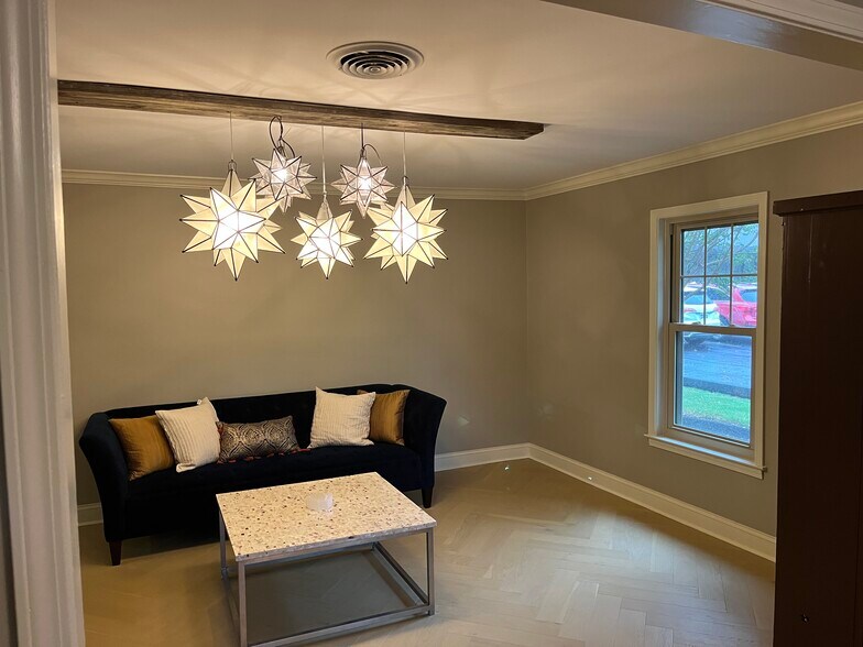 More Photos Of 1061 W Rex Rd, Memphis Office For Sale