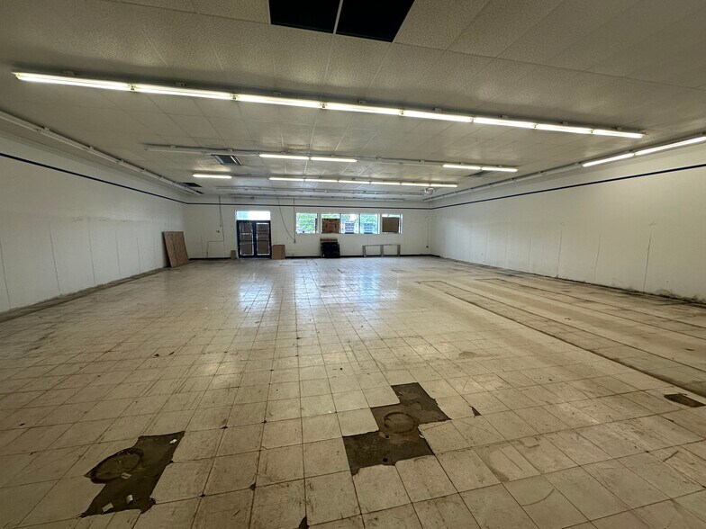 More Photos Of 4407 Military Rd, Niagara Falls Storefront Retail Office For Lease