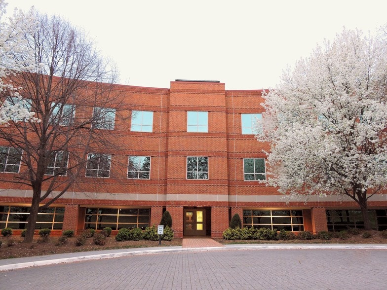 More Photos Of 2800-2840 Electric Rd, Roanoke Office For Lease