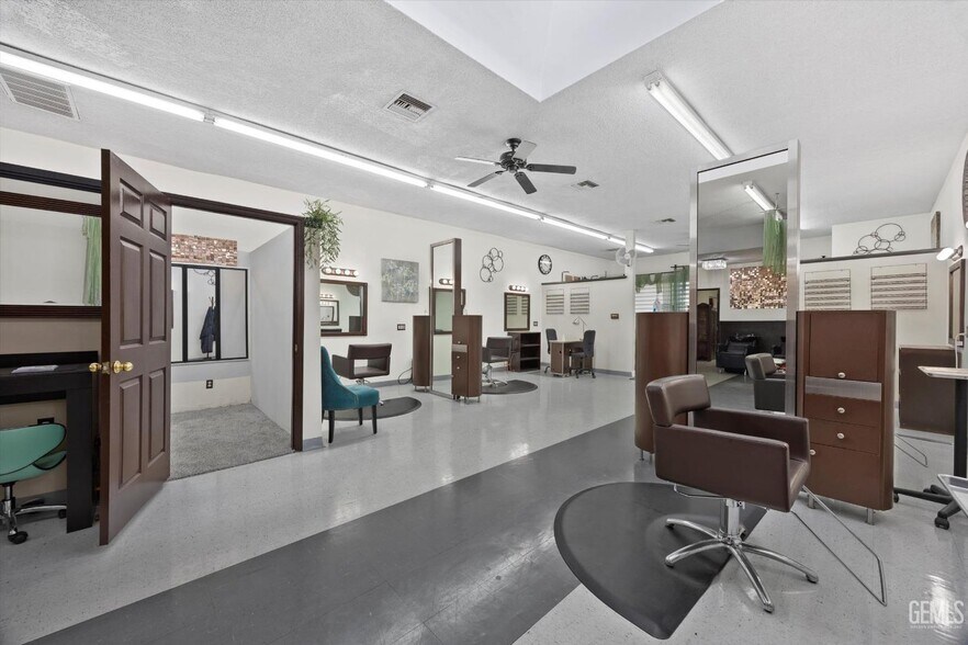 More Photos Of 1601 N Chester Ave, Bakersfield Flex For Sale