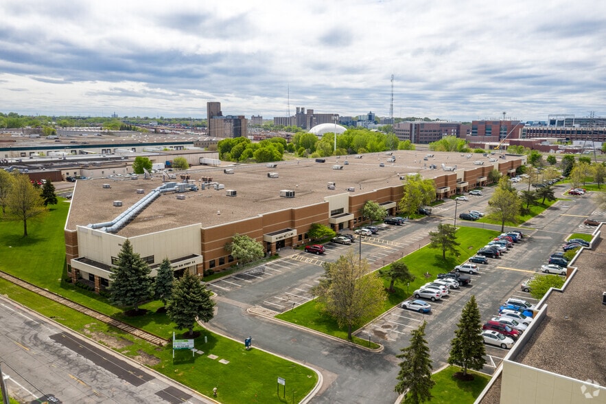 More Photos Of 2000-2090 Elm St SE, Minneapolis Distribution For Lease