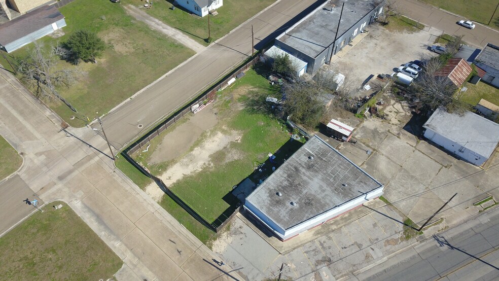 More Photos Of 802 North St, Victoria General Retail For Sale
