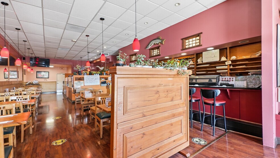 More Photos Of 409 Main St, El Segundo Storefront For Sale