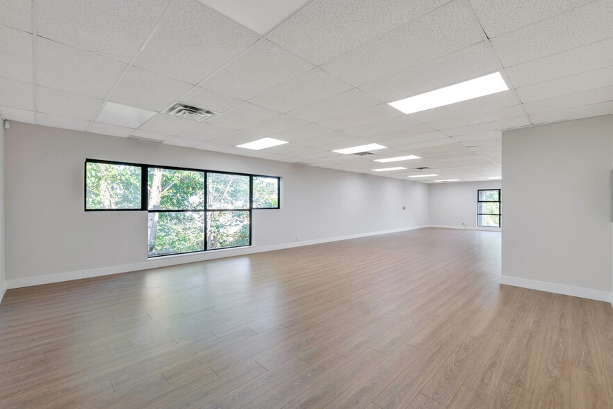 More Photos Of 16055 Fraser Hwy, Surrey Storefront Retail Office For Lease