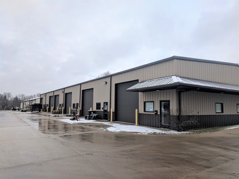 More Photos Of 1524 Lafayette Park Dr, Bloomington Flex For Lease