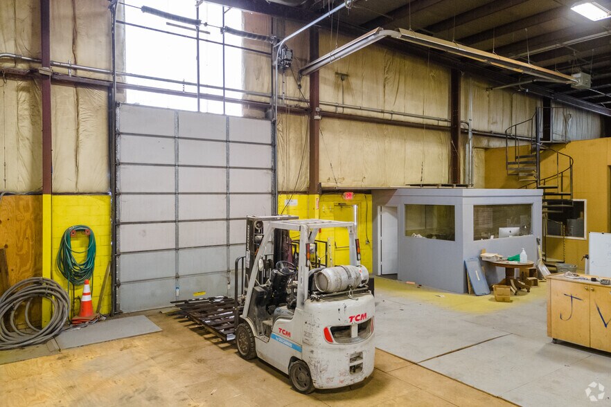 More Photos Of 22-24 Riverview Dr, Marlboro Warehouse For Lease