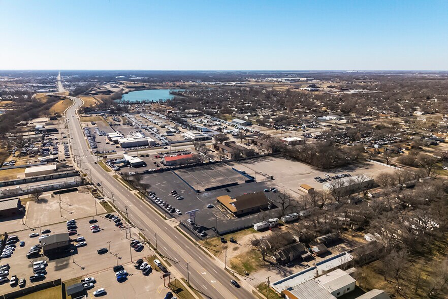 More Photos Of 3101 S Broadway St, Wichita Freestanding For Sale