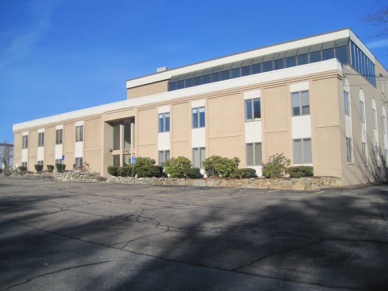 More Photos Of 910 Boston Post Rd E, Marlborough Office For Lease