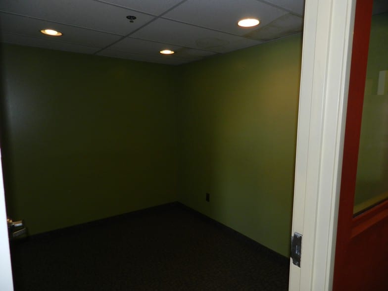 More Photos Of 7 N Saginaw St, Pontiac Office For Lease