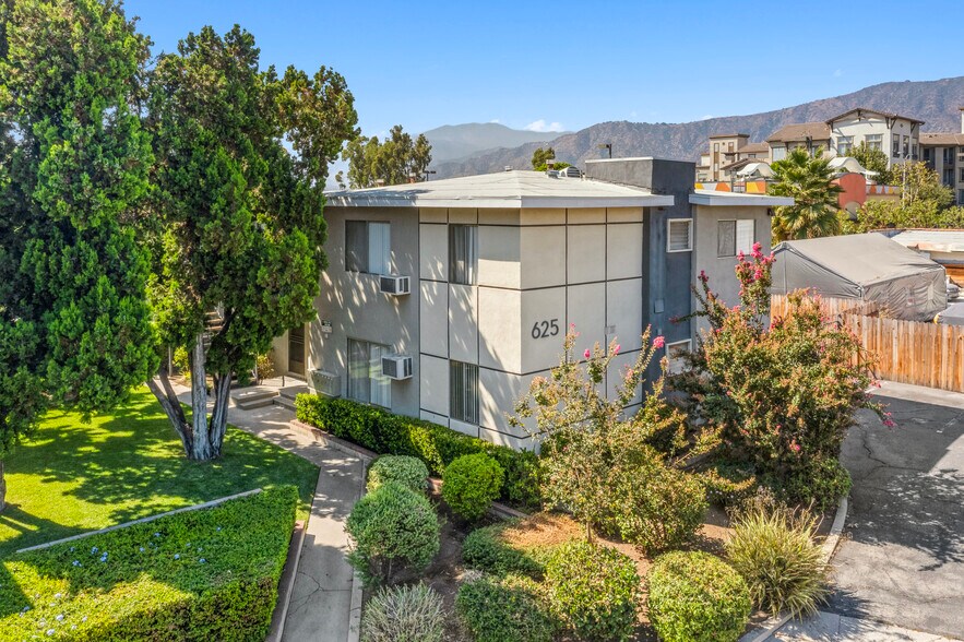 More Photos Of 625-627 S Wabash Ave, Glendora Apartments For Sale
