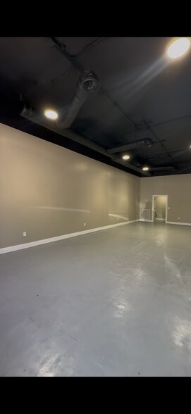More Photos Of 130 W Kentucky St, Franklin Storefront Retail Office For Lease