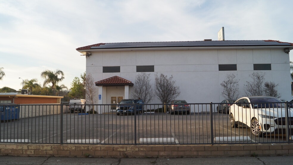 More Photos Of 400 San Fernando Mission Blvd, San Fernando Office For Lease
