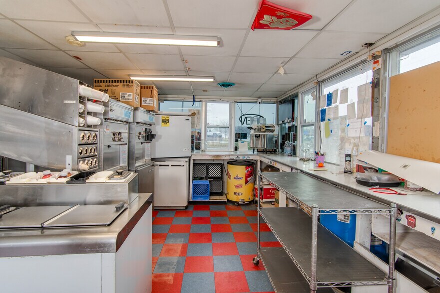 More Photos Of 2535 Highland Rd, Highland Restaurant For Sale