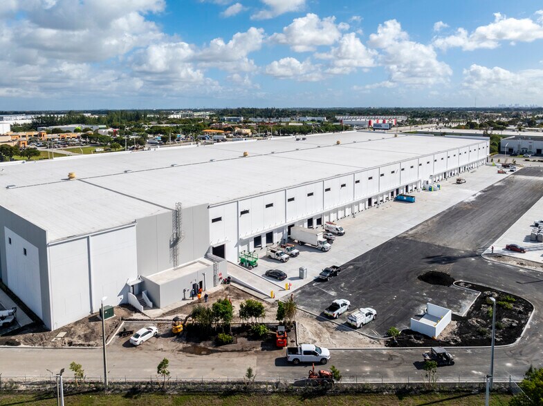 More Photos Of 10900 NW 128th Street, Medley Warehouse For Lease