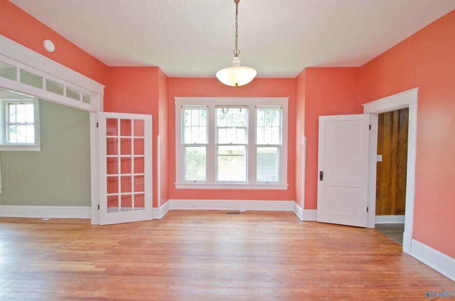 More Photos Of 106 S Houston St, Athens Office For Sale