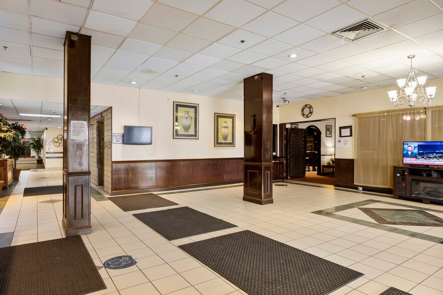 More Photos Of 3 Watervliet Avenue Ext, Albany Hotel For Sale