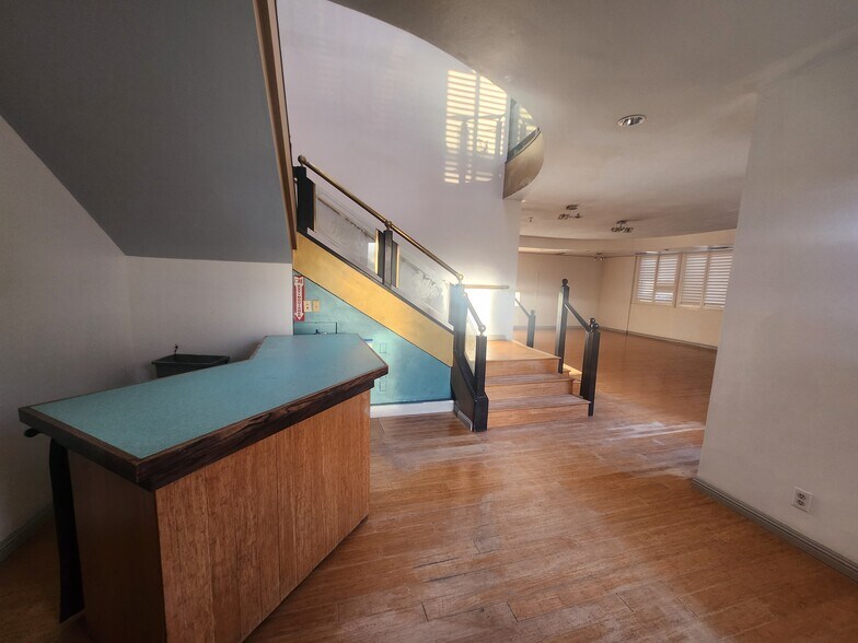 More Photos Of 4577-4585 Clairemont Dr, San Diego Storefront Retail Office For Lease