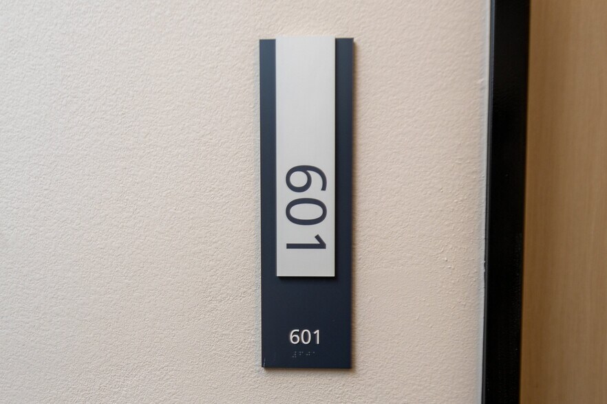 More Photos Of 1511 N Fairfax Ave, Los Angeles Apartments For Lease