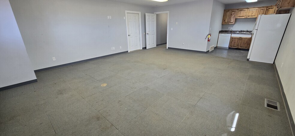 More Photos Of 10468 1st St SW, Killdeer Service For Lease
