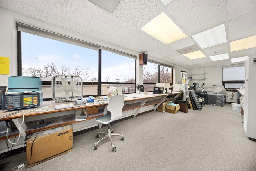 More Photos Of 5413 Walnut Ave, Downers Grove Office For Lease
