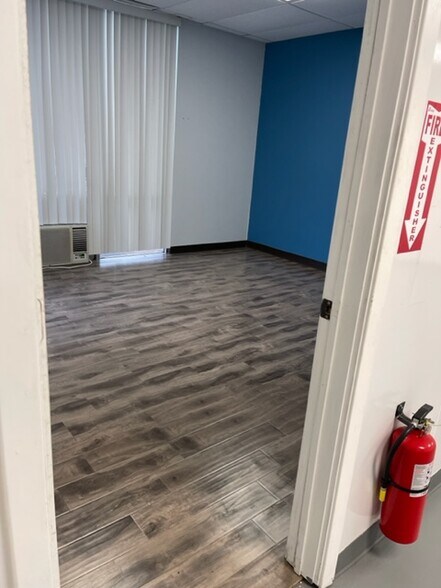 More Photos Of 1702 S State Highway 121, Lewisville Self Storage For Lease