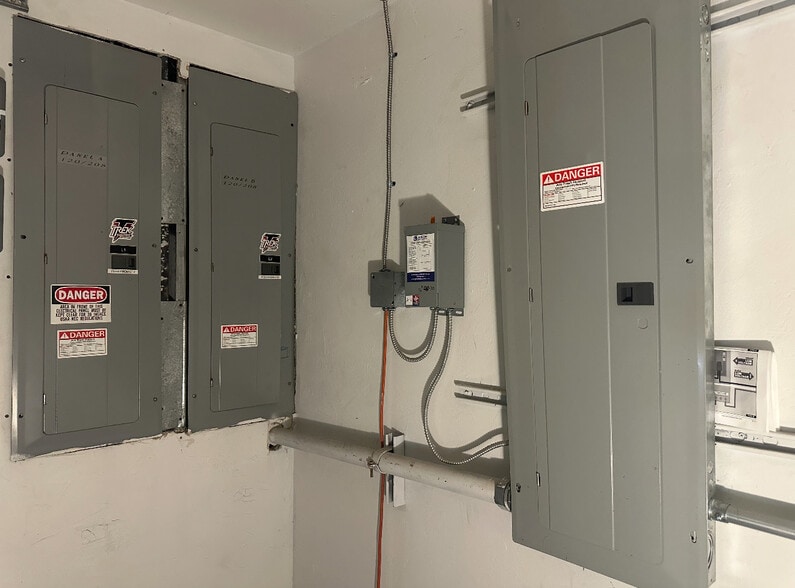 More Photos Of 3232 E I 240 Service Rd, Oklahoma City Warehouse For Lease