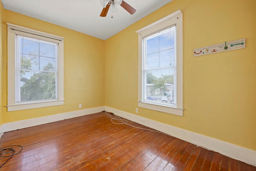 More Photos Of 125 N Main St, Hastings Restaurant For Lease