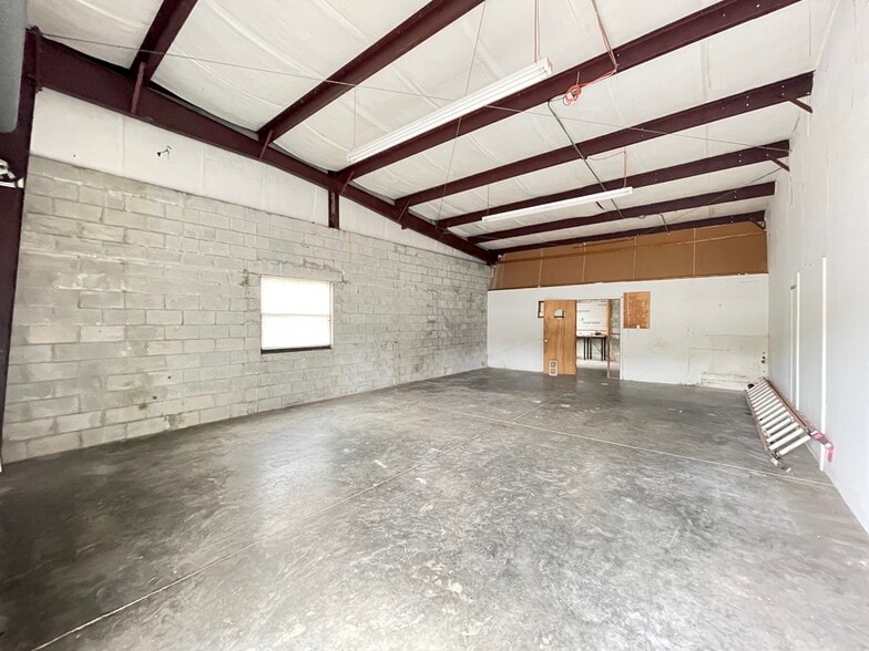 More Photos Of 3709 SW 42nd Pl, Gainesville Warehouse For Lease