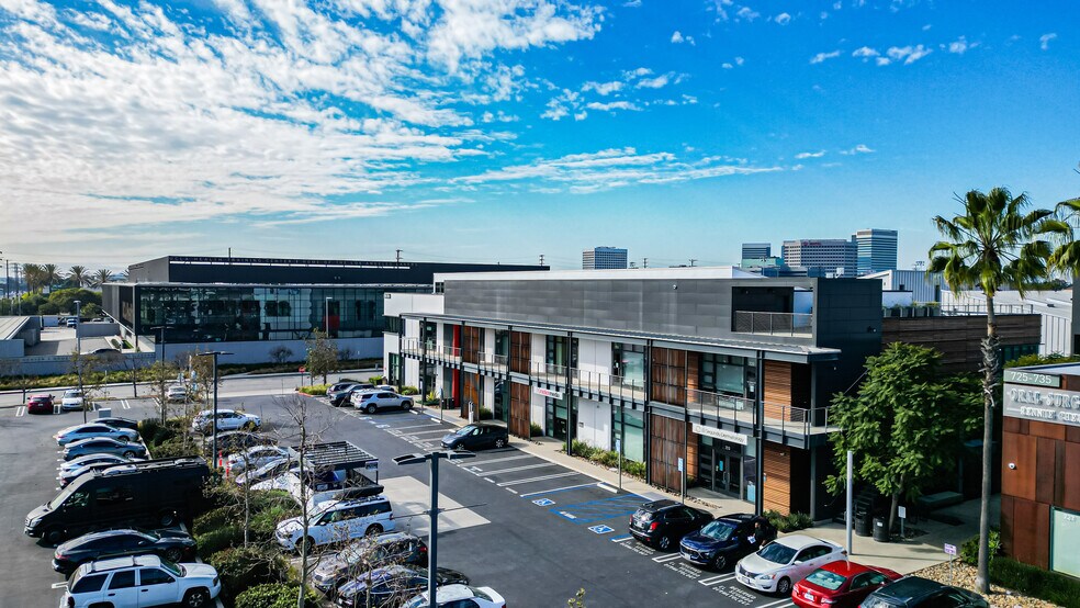 More Photos Of 701-723 N Douglas St, El Segundo Loft Creative Space For Lease