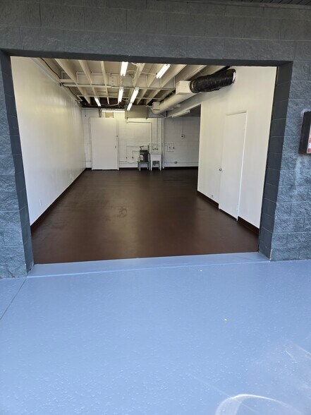 More Photos Of 3740 Overland Ave, Los Angeles Office For Lease