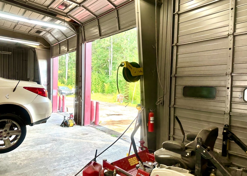 More Photos Of 2342 North Expressway, Griffin Auto Repair For Sale