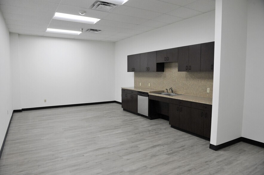 More Photos Of 1700 Capital Ave, Plano Distribution For Lease